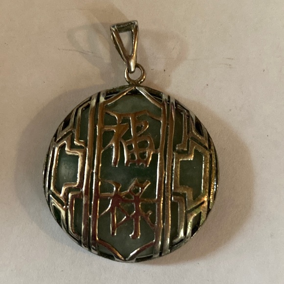 Jade and sterling silver pendant Chinese on the front blessing and service - Picture 1 of 4